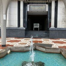 ニューモスク（ジャメ・アスル・ハサナル・ボルキア・モスク）