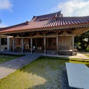 日本最南端？に位置する八重山最古の赤瓦のお寺です