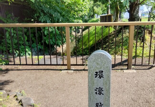 トンボ翔ぶ静かな町並み