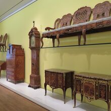 中世初期からの文化を示す品々や…、