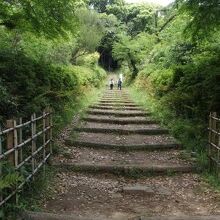 城跡の道がまっすぐになっているのが独特で面白いです。