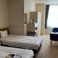 部屋は蛹室でした。窓が狭くて残念。