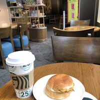 ホテル併設のスタバ朝の時間帯は　ホテル宿泊者専用