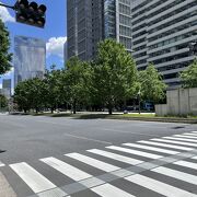 東京駅と皇居を結ぶ