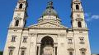 大聖堂内部の豪華さに圧巻。