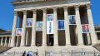 ギリシャ神殿を模した西洋美術館。