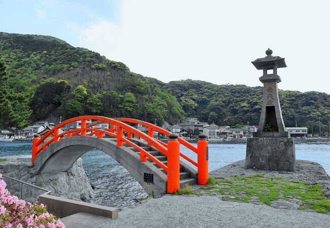 神様と近い港町