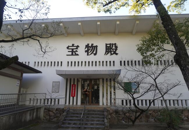 湊川神社宝物殿