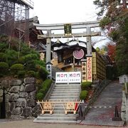日本を代表する清水寺にある神社です。
