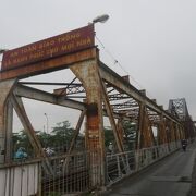 ホン河に架かる鉄橋
