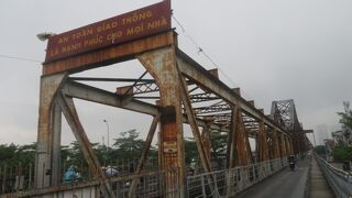 ホン河に架かる鉄橋