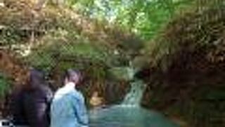 自然に流れる川の足湯に入ったのは初めて　大湯沼川の足湯