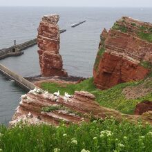 ヘルゴラント島最大の見どころは、ランゲ・アンナと言う赤い奇岩