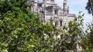 庭が広すぎて何処がメインの見どころなのかわかりません。