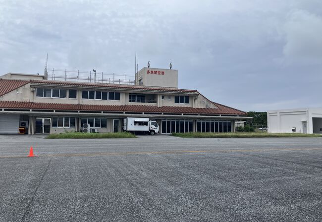 昔ながらのこじんまりとした空港です