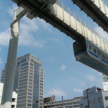 県庁前駅付近に県庁