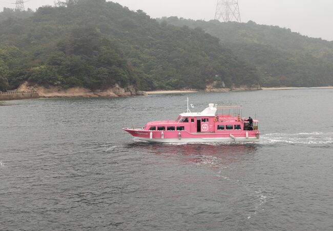 忠海港や大三島盛港への船が出る　