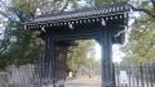 蛤のように閉じられてはいない蛤御門