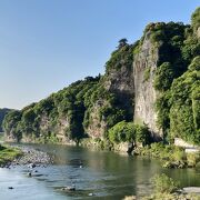 ゆるやかな山国川の流れと奇岩が織りなす絶景