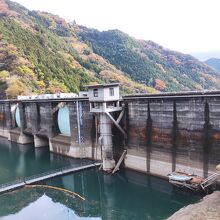 二川ダム湖畔