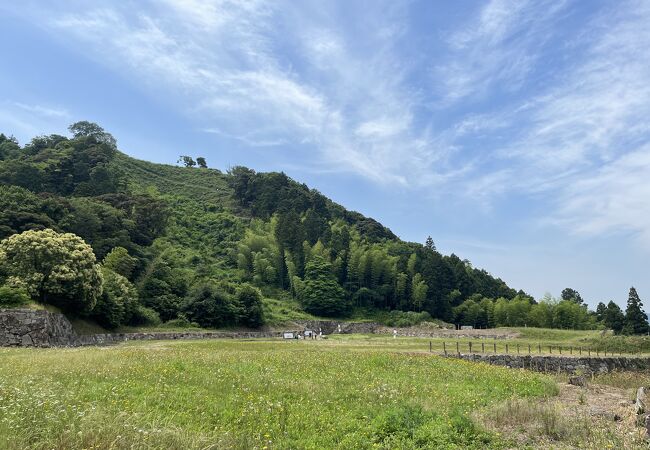 城跡にアクセスしやすい場所にも駐車場があります