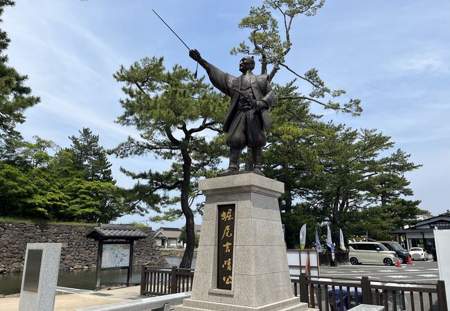 松江城のそばにあります