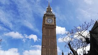 ロンドンを象徴する英国国会議事堂の時計台』by 湖仙｜ビッグベンの