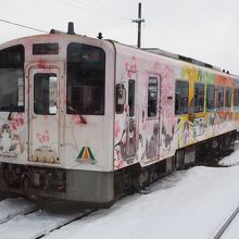 芦ノ牧温泉駅のねこ達の映画にゃん旅鉄道ラッピング列車