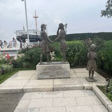 日米友好ガールスカウトの像