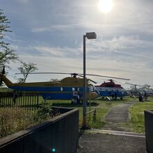 橋を渡ると航空機が！