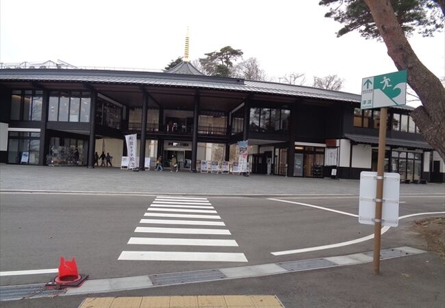 以前水族館であった場所に建てられたショッピングモール