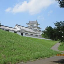 けやき茶屋から見上げる関宿城（現模擬城）