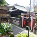 秋葉原から近い神田川沿いにある神社