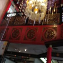 中華店らしい内装
