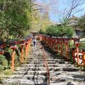 水の神様を祀っている神社です。水占みくじが有名です。