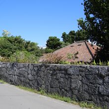 道路際の塀