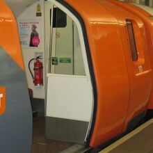 明るい地下鉄です