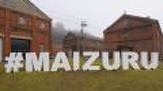 朝7時過ぎにも関わらず赤煉瓦の建物外観を眺めながらパーク内を散策できるのは流石！