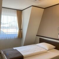 ベッドの固さも日本とほぼ同じ