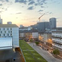 部屋からの景色で、６月は夜９時を過ぎても明るい