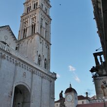 教会の鐘楼と時計台