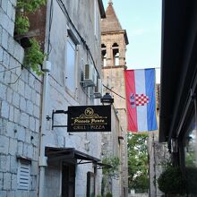 クロアチア国旗と鐘楼