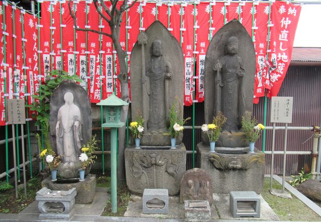 仲直し地蔵やかんかん地蔵が祀られています