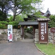 延暦寺の里坊のひとつで庭園が美しい