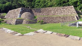 【天球丸・巻石垣】全国で唯一の球面石垣