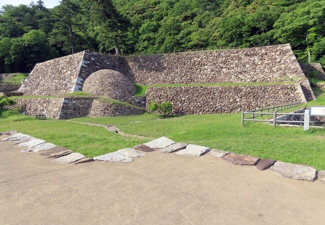 【天球丸・巻石垣】全国で唯一の球面石垣