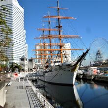 参考) 横浜ランドマークタワー;初代日本丸