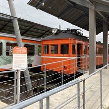 駅に保存されている、日本最古の車両というデハニ52