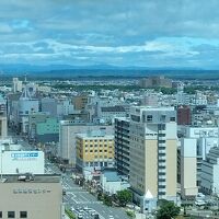 市立美術館からのぞむドーミーイン釧路