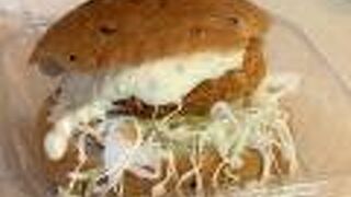 千里中央駅からすぐの小さなパン屋さん